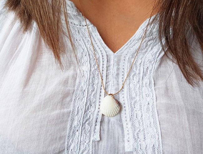 clam shell 14K gold necklace