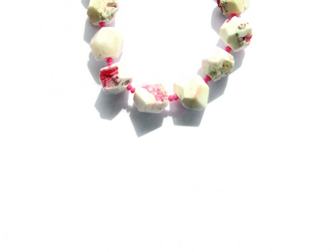 white pink agate, glass beads necklace
