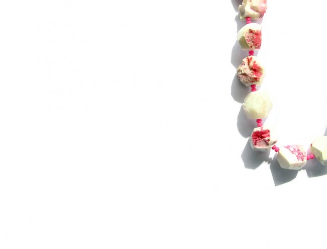 white pink agate, glass beads necklace