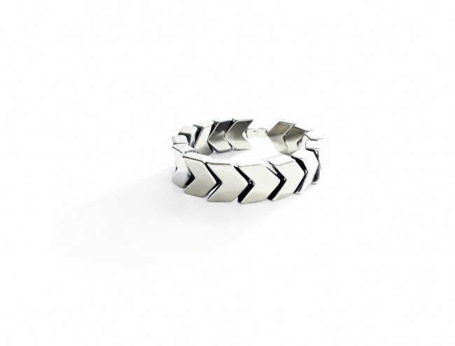 silver arrow gloss ring